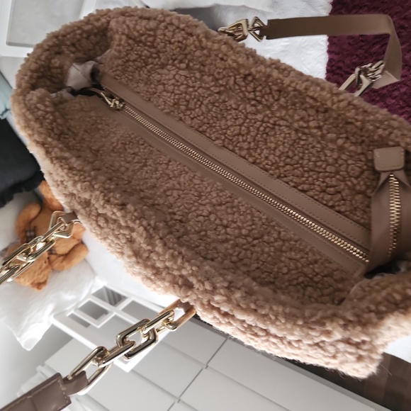 Steve Madden BCrush Jumbo Sherpa Tote Bag Brown oversized zip bag - Picture 3 of 4